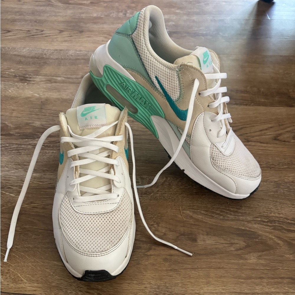 Nike White and Green Retro Sneakers